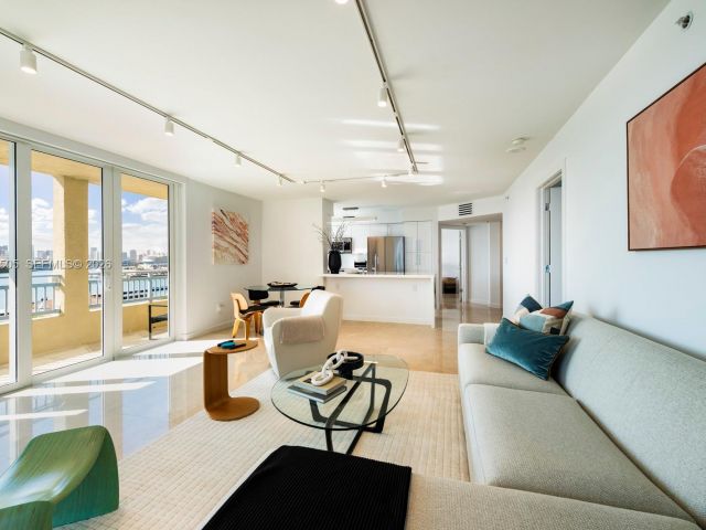 2-bedroom condo for sale in Miami Beach - 90 Alton Rd 902 - MondialRealty