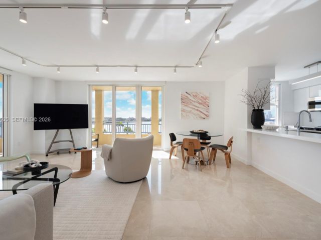 2-bedroom condo for sale in Miami Beach - 90 Alton Rd 902 - MondialRealty