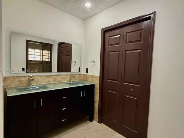 4-bedroom home for rent in Miami - 13781 SW 158th Ter 0 - MondialRealty