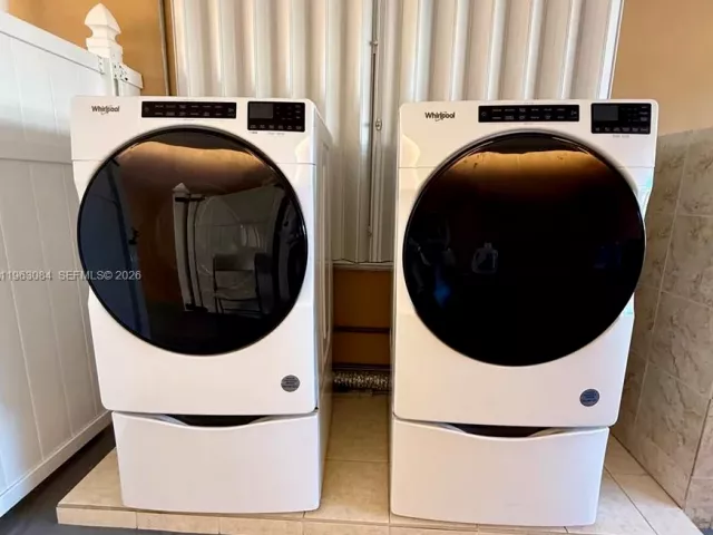 4-bedroom home for rent in Miami - 13781 SW 158th Ter 0 - MondialRealty