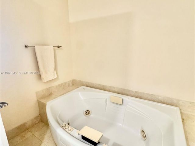 Apartment for rent  Unit #5208 - photo 7426321