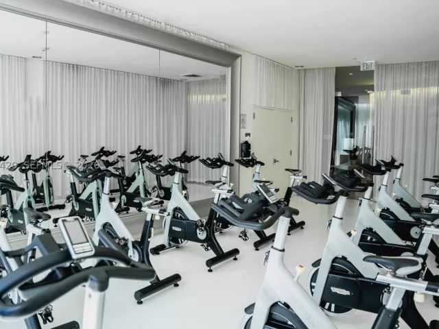 2-bedroom condo for rent in Miami - 465 Brickell Ave 5302 - MondialRealty