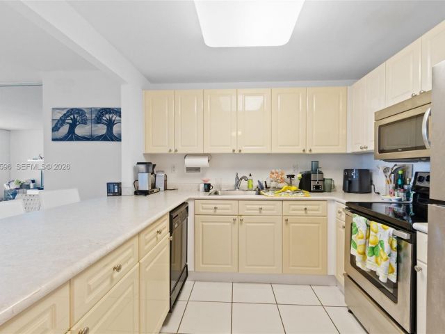 Apartment for rent  Unit #504 - photo 7510134