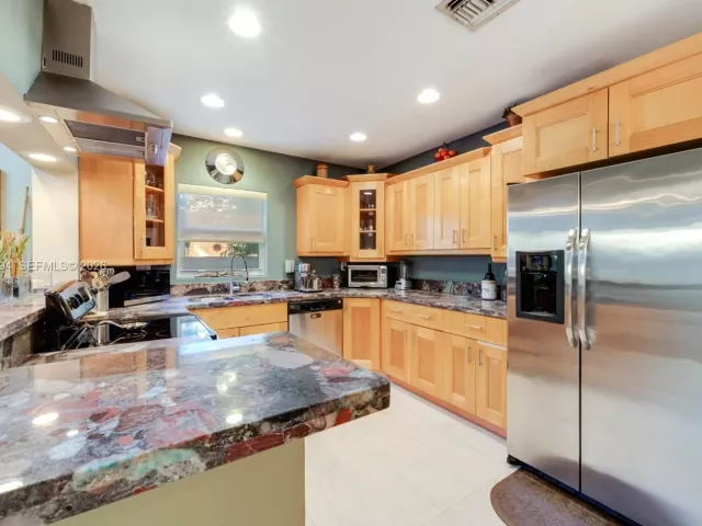 2-bedroom home for sale in Miami - 3197 Virginia St - MondialRealty