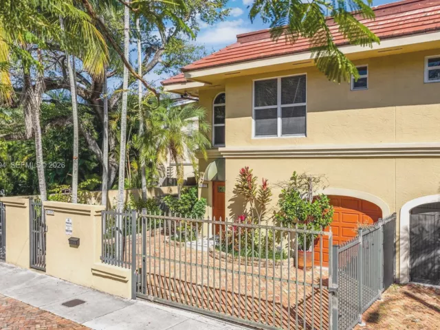 2-bedroom home for sale in Miami - 3197 Virginia St - MondialRealty