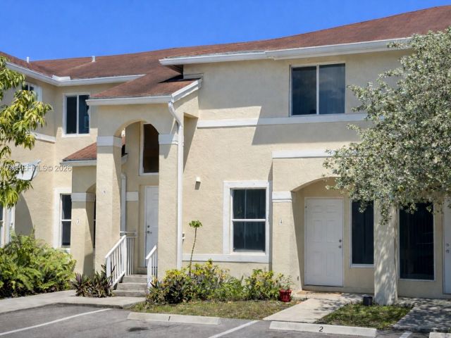 2-bedroom home for rent in Miami - 835 NE 212th Ter 4 - MondialRealty