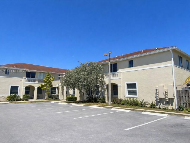 2-bedroom home for rent in Miami - 835 NE 212th Ter 4 - MondialRealty