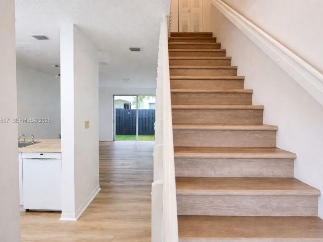 2-bedroom home for rent in Miami - 835 NE 212th Ter 4 - MondialRealty