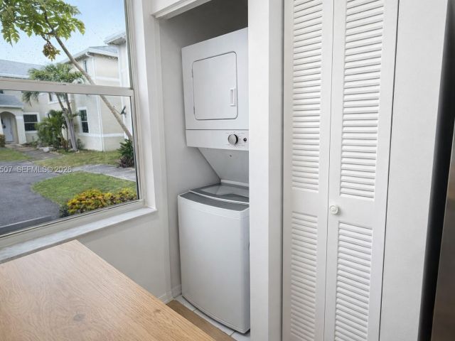 2-bedroom home for rent in Miami - 835 NE 212th Ter 4 - MondialRealty