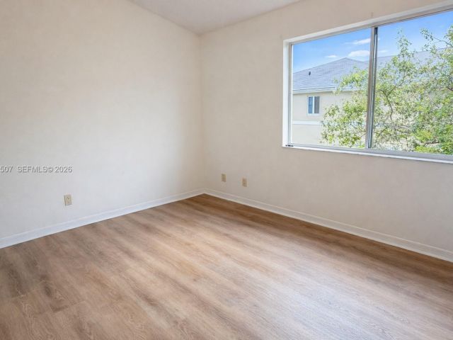 2-bedroom home for rent in Miami - 835 NE 212th Ter 4 - MondialRealty