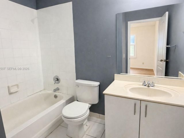 2-bedroom home for rent in Miami - 835 NE 212th Ter 4 - MondialRealty