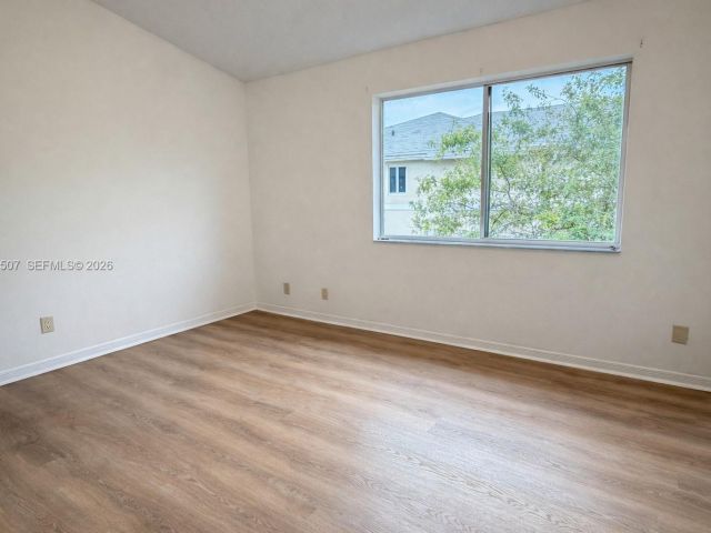 2-bedroom home for rent in Miami - 835 NE 212th Ter 4 - MondialRealty