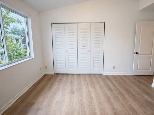 2-bedroom home for rent in Miami - 835 NE 212th Ter 4 - MondialRealty