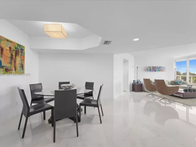 3-bedroom condo for sale in Aventura - 21055 Yacht Club Dr 802 - MondialRealty