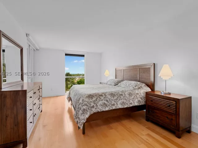 3-bedroom condo for sale in Aventura - 21055 Yacht Club Dr 802 - MondialRealty