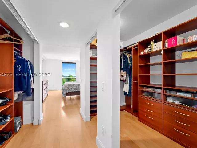 3-bedroom condo for sale in Aventura - 21055 Yacht Club Dr 802 - MondialRealty