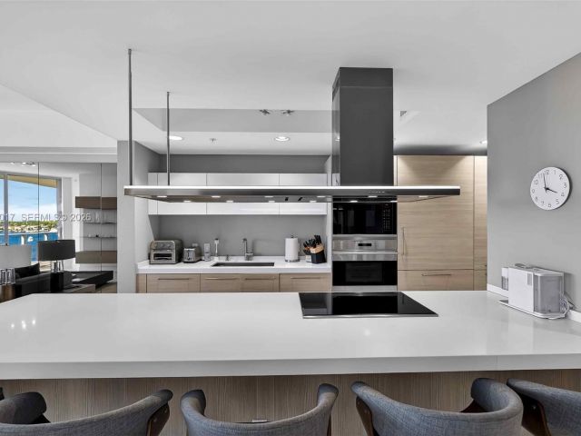 Apartment for sale  Unit #706 - photo 7503450