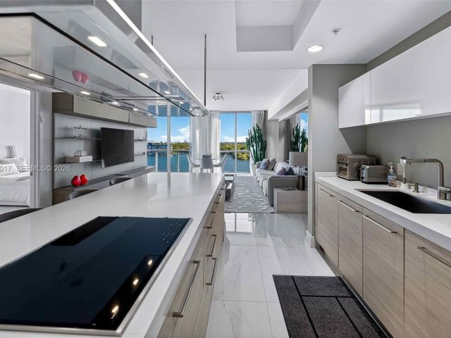 Apartment for sale  Unit #706 - photo 7503457