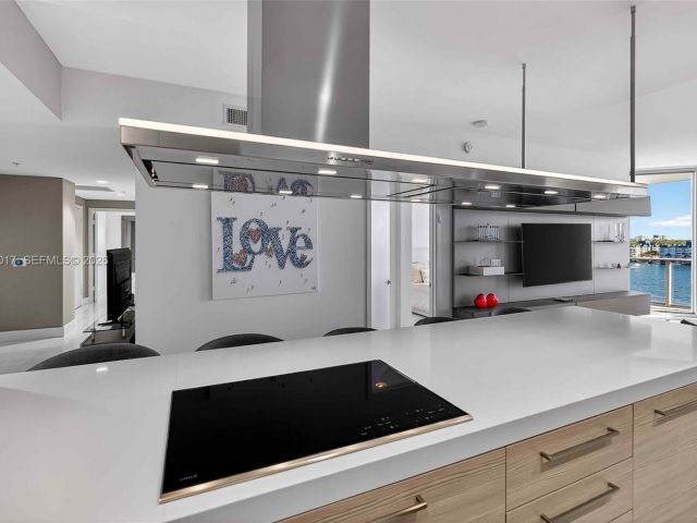 Apartment for sale  Unit #706 - photo 7503458