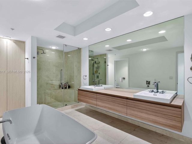 Apartment for sale  Unit #706 - photo 7503466