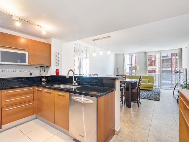 Apartment for rent  Unit #1906 - photo 7434748