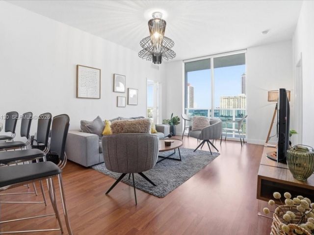 Apartment for sale  Unit #709 - photo 7443093