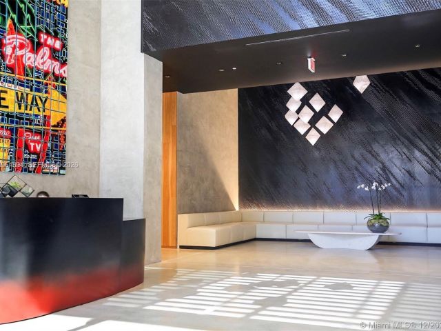 2-bedroom condo for rent in Miami - 151 SE 1st St 1501 - MondialRealty