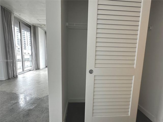 2-bedroom condo for rent in Miami - 151 SE 1st St 1501 - MondialRealty