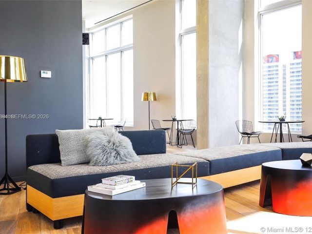 2-bedroom condo for rent in Miami - 151 SE 1st St 1501 - MondialRealty