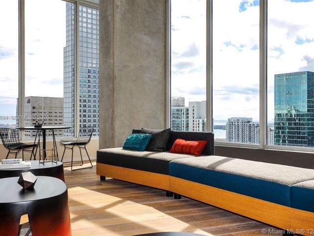 2-bedroom condo for rent in Miami - 151 SE 1st St 1501 - MondialRealty