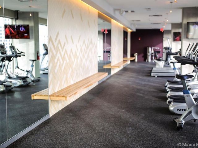 2-bedroom condo for rent in Miami - 151 SE 1st St 1501 - MondialRealty