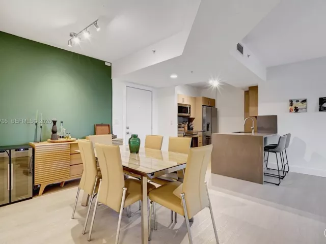 2-bedroom condo for rent in Aventura - 18800 NE 29th Ave 517 - MondialRealty