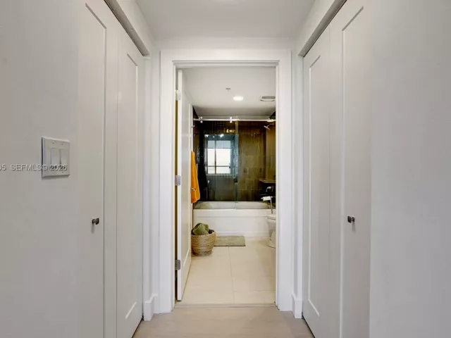 2-bedroom condo for rent in Aventura - 18800 NE 29th Ave 517 - MondialRealty