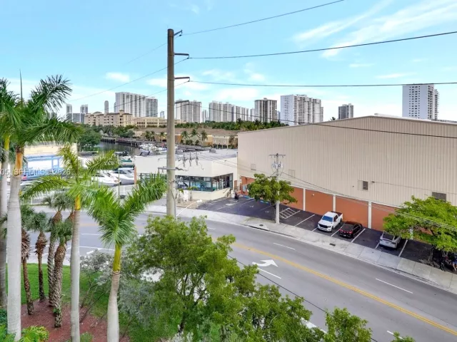 2-bedroom condo for rent in Aventura - 18800 NE 29th Ave 517 - MondialRealty