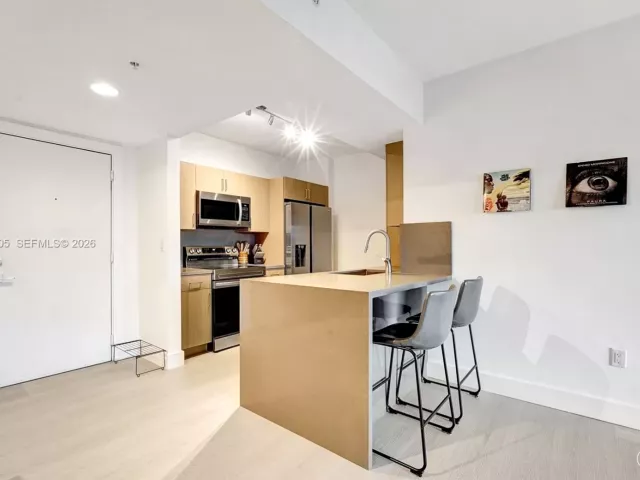 2-bedroom condo for rent in Aventura - 18800 NE 29th Ave 517 - MondialRealty