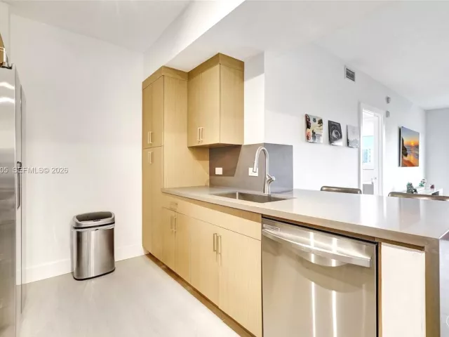 2-bedroom condo for rent in Aventura - 18800 NE 29th Ave 517 - MondialRealty