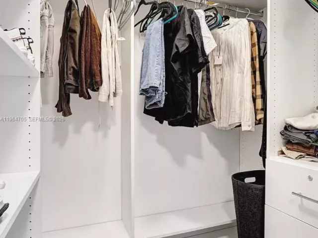 2-bedroom condo for rent in Aventura - 18800 NE 29th Ave 517 - MondialRealty