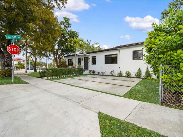 Home for sale at 375 SW 32nd Rd - photo 7428471