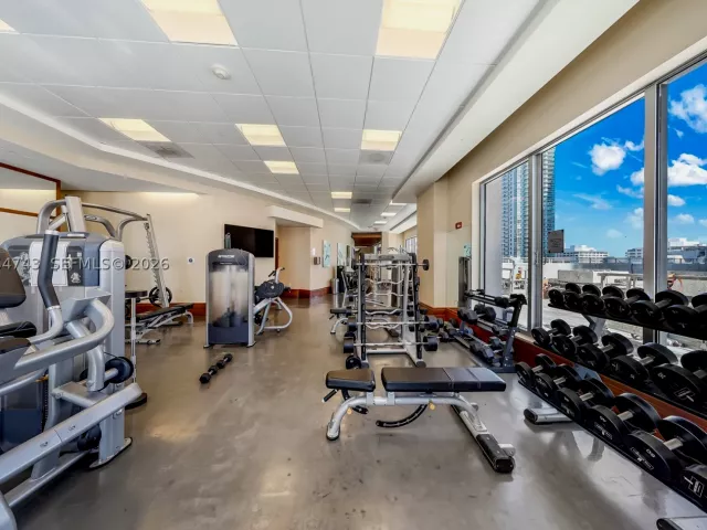 1-bedroom condo for sale in Miami - 1050 Brickell Ave 422 - MondialRealty