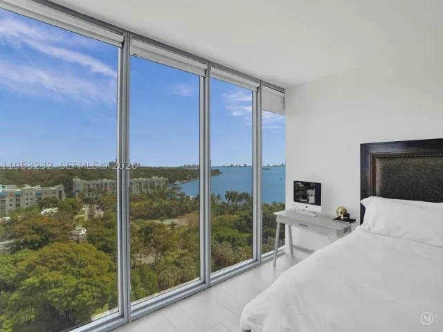 2-bedroom condo for sale in Miami - 601 NE 36th St 1003 - MondialRealty