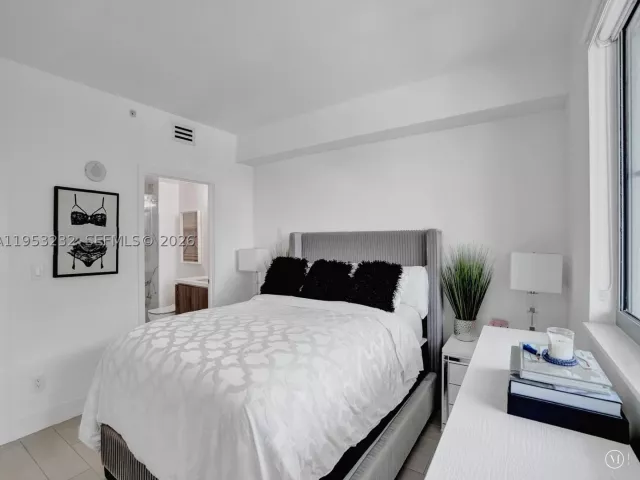 2-bedroom condo for sale in Miami - 601 NE 36th St 1003 - MondialRealty