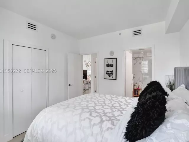 2-bedroom condo for sale in Miami - 601 NE 36th St 1003 - MondialRealty