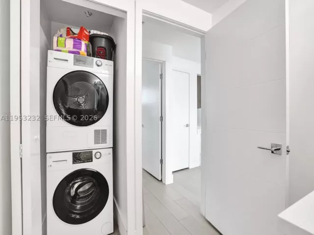 2-bedroom condo for sale in Miami - 601 NE 36th St 1003 - MondialRealty
