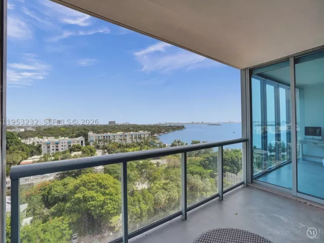 2-bedroom condo for sale in Miami - 601 NE 36th St 1003 - MondialRealty