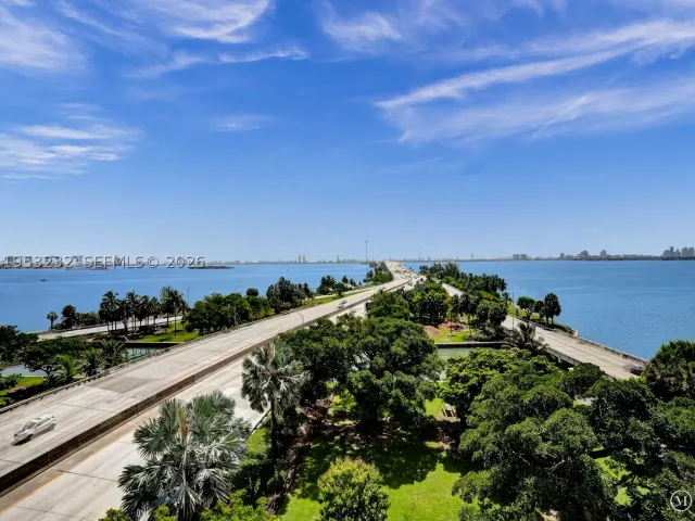 2-bedroom condo for sale in Miami - 601 NE 36th St 1003 - MondialRealty