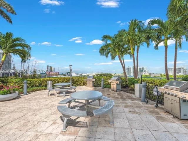 2-bedroom condo for sale in Miami - 601 NE 36th St 1003 - MondialRealty