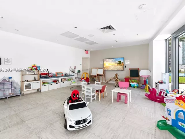 2-bedroom condo for sale in Miami - 601 NE 36th St 1003 - MondialRealty