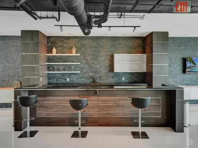 2-bedroom condo for sale in Miami - 601 NE 36th St 1003 - MondialRealty