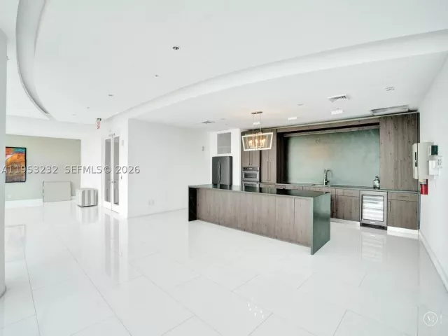 2-bedroom condo for sale in Miami - 601 NE 36th St 1003 - MondialRealty