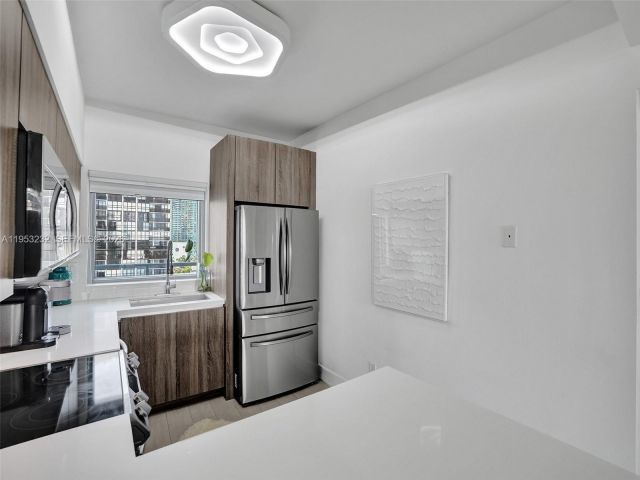 Apartment for sale  Unit #1003 - photo 7491410